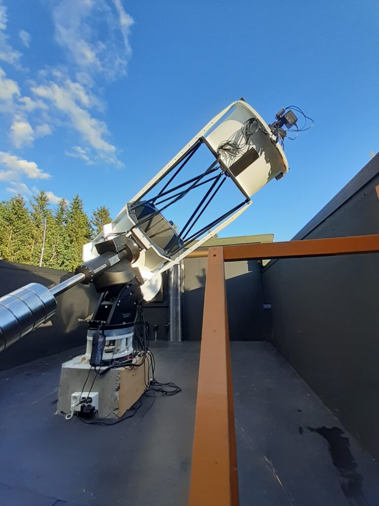 Obserwatorium amatorskie w szkole średniej w Horten w Norwegii, aktywnie biorące udział w obserwacjach koordynowanych przez EASST (HORTEN VIDEREGÅENDE SKOLE)